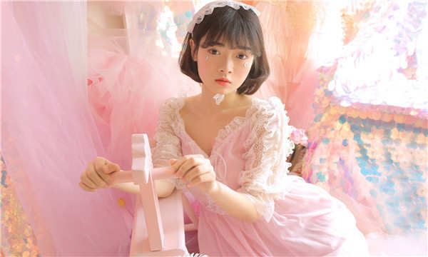黄岩供卵试管代怀生子多少钱？这一直是很多不孕不育家庭关注的话题。在中国，不孕不育的发生率越来越高，根据《中国不孕不育现状调研报告》显示，育龄夫妇的不孕不育率从20年前的3%增长至现在的12.5%-18.2%，患者人数高达6000万以上。在这样的背景下，许多家庭通过供卵试管来实现自己的生育梦想。那么，供卵试管代怀生子的费用到底是多少呢？